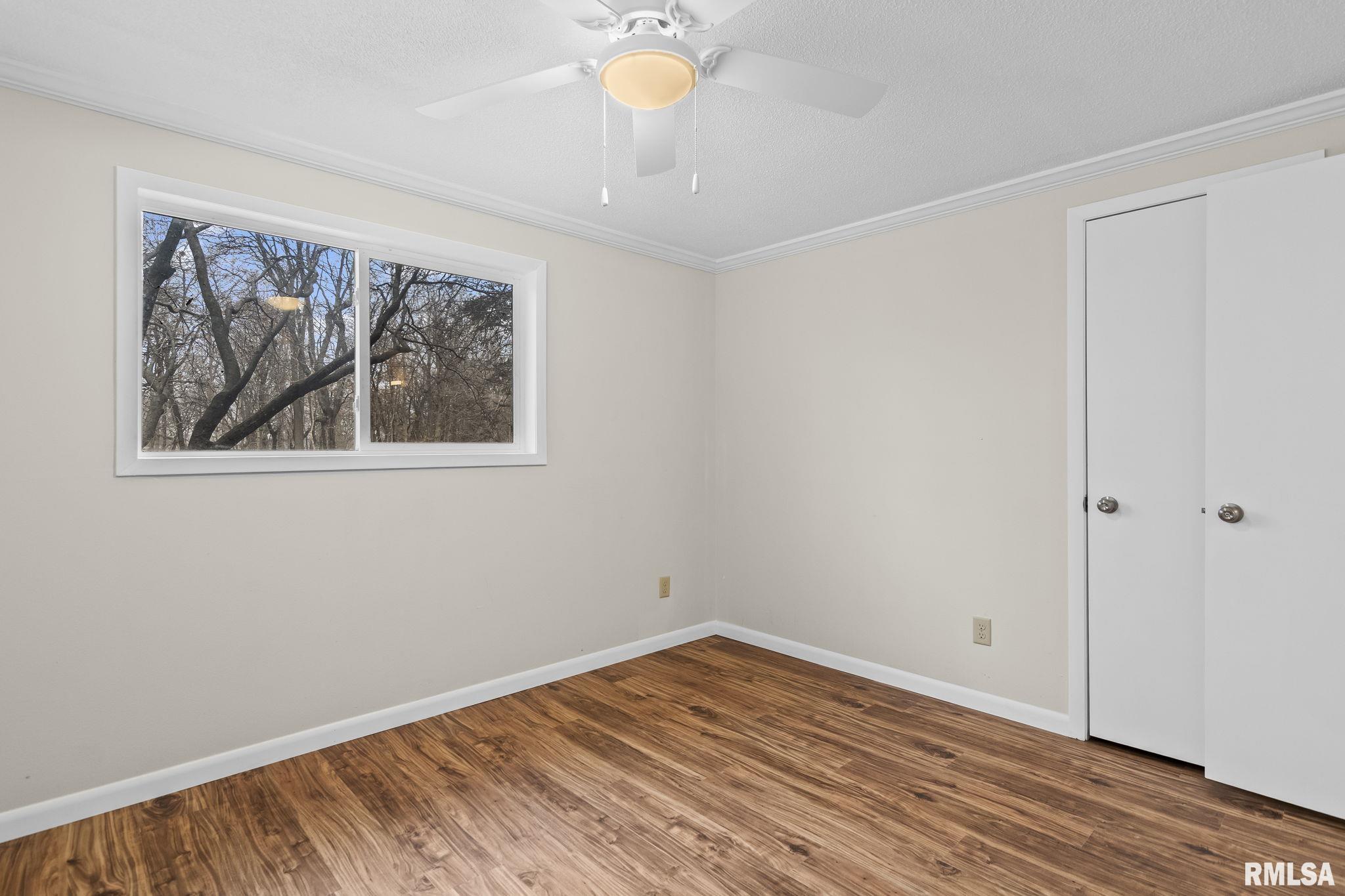 636 Linden Point Petersburg, IL 62675 - Photo 29 of 41