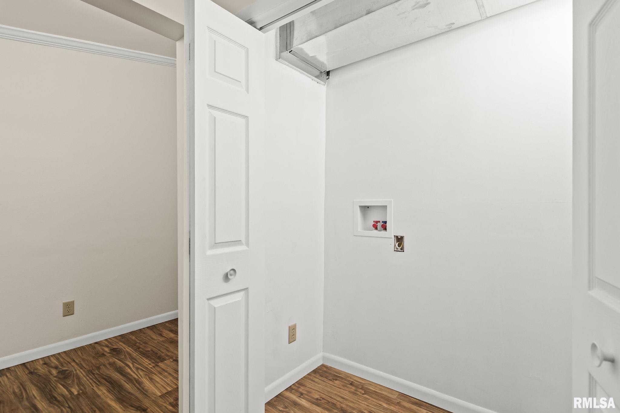 636 Linden Point Petersburg, IL 62675 - Photo 32 of 41