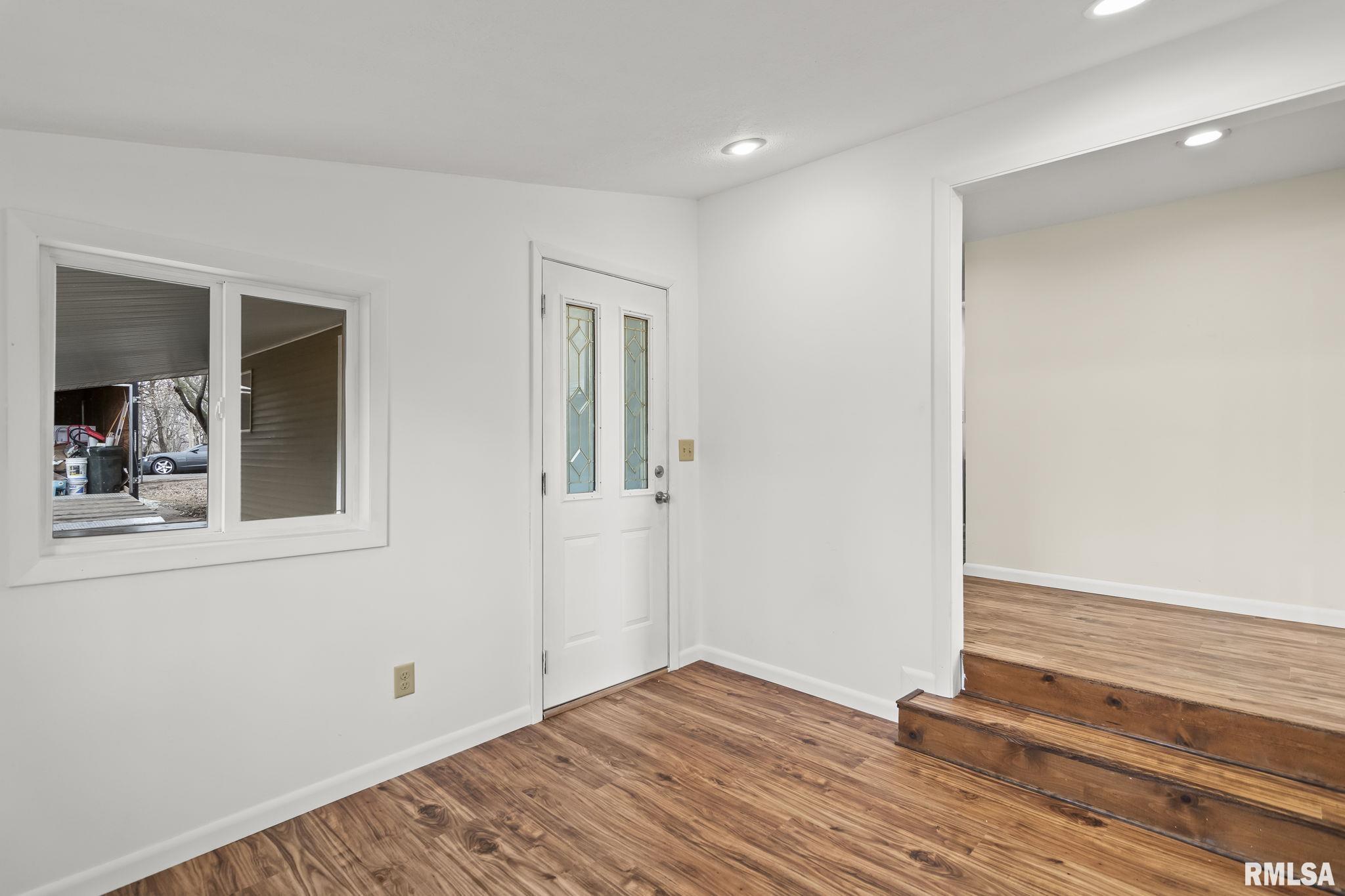 636 Linden Point Petersburg, IL 62675 - Photo 9 of 41