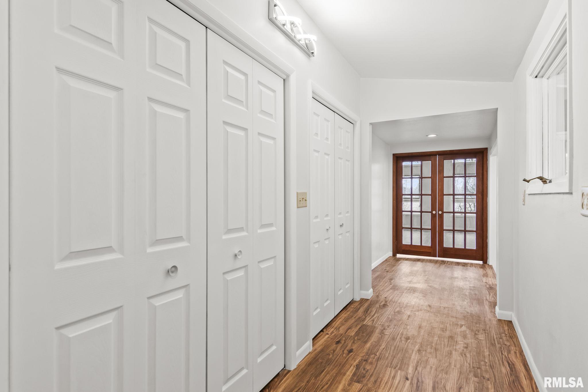 636 Linden Point Petersburg, IL 62675 - Photo 10 of 41