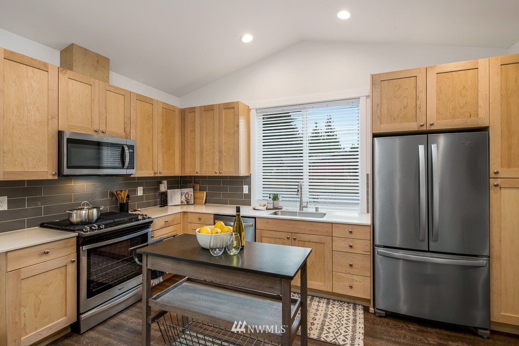 32328 East Rutherford Street Carnation, WA 98014 - Photo 8 of 32 Gallery Image 8