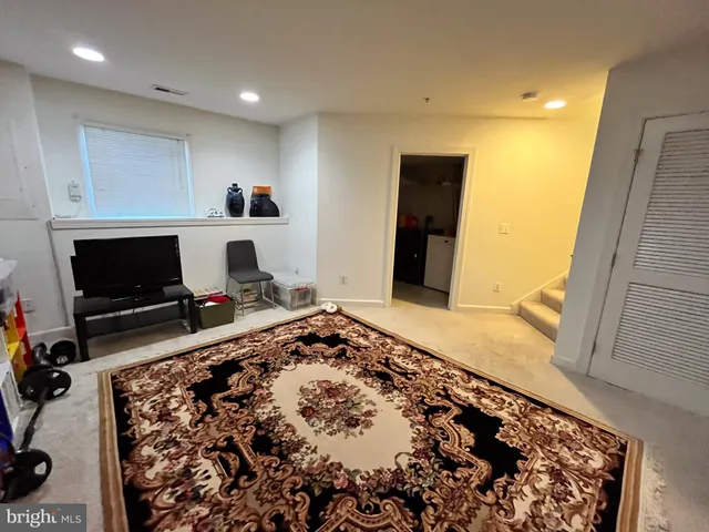 $3,350 | 8179 Skelton Circle, Falls Church, VA 22042