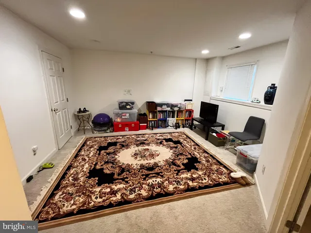 $3,350 | 8179 Skelton Circle, Falls Church, VA 22042