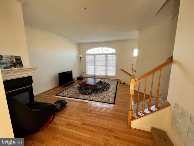 $3,350 | 8179 Skelton Circle, Falls Church, VA 22042