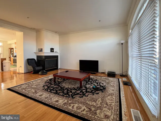 $3,350 | 8179 Skelton Circle, Falls Church, VA 22042