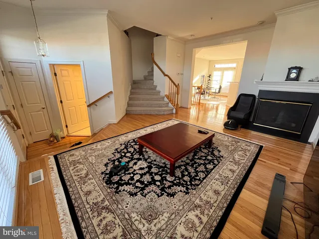 $3,350 | 8179 Skelton Circle, Falls Church, VA 22042