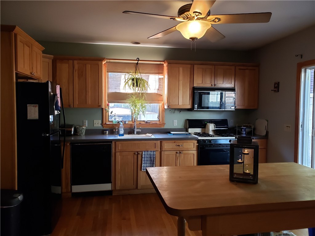 32 Laconia Road Cranston, RI 02920 - Photo 3 of 16 Gallery Image 3