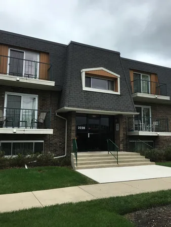 $2,100 | 3220 Sanders Road, Unit 3B, Northbrook, IL 60062