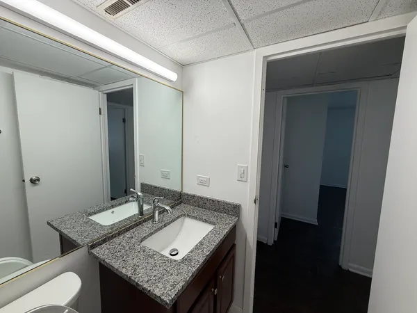 $2,100 | 3220 Sanders Road, Unit 3B, Northbrook, IL 60062
