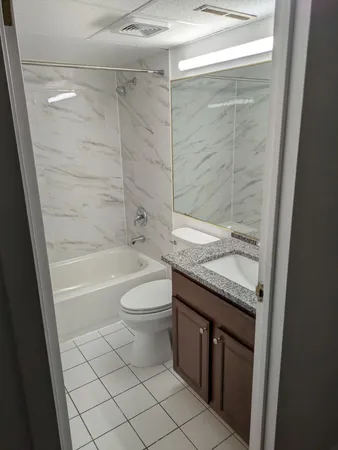 $2,100 | 3220 Sanders Road, Unit 3B, Northbrook, IL 60062