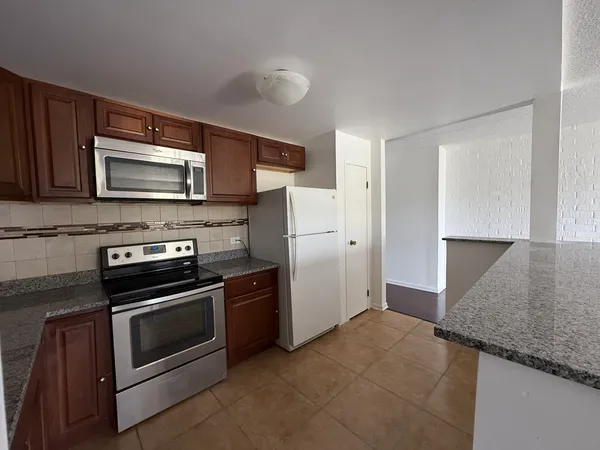 $2,100 | 3220 Sanders Road, Unit 3B, Northbrook, IL 60062