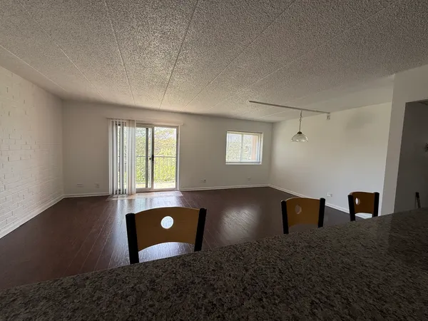 $2,100 | 3220 Sanders Road, Unit 3B, Northbrook, IL 60062