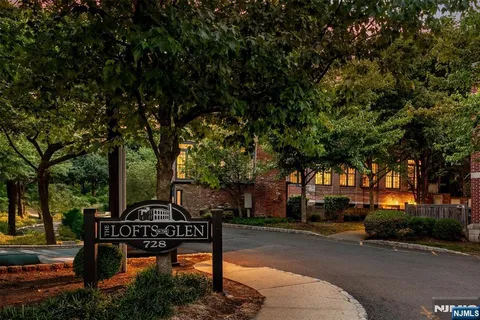 $799,000 | 25 Clark Street, Unit 205, Glen Ridge, NJ 07028
