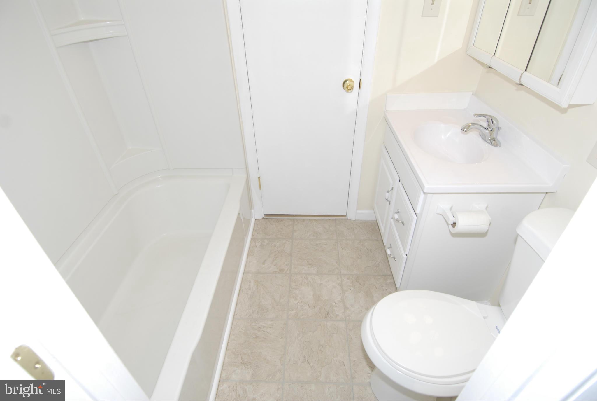 16 North Pendleton Court, Unit 10B Frederick, MD 21703 - Photo 9 of 19 Bath