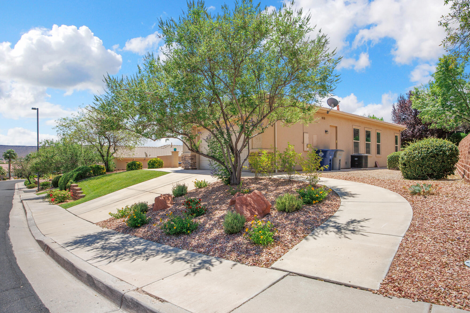 2581 West Desert Springs Road St. George, UT 84770 - Photo 3 of 45 Walk
