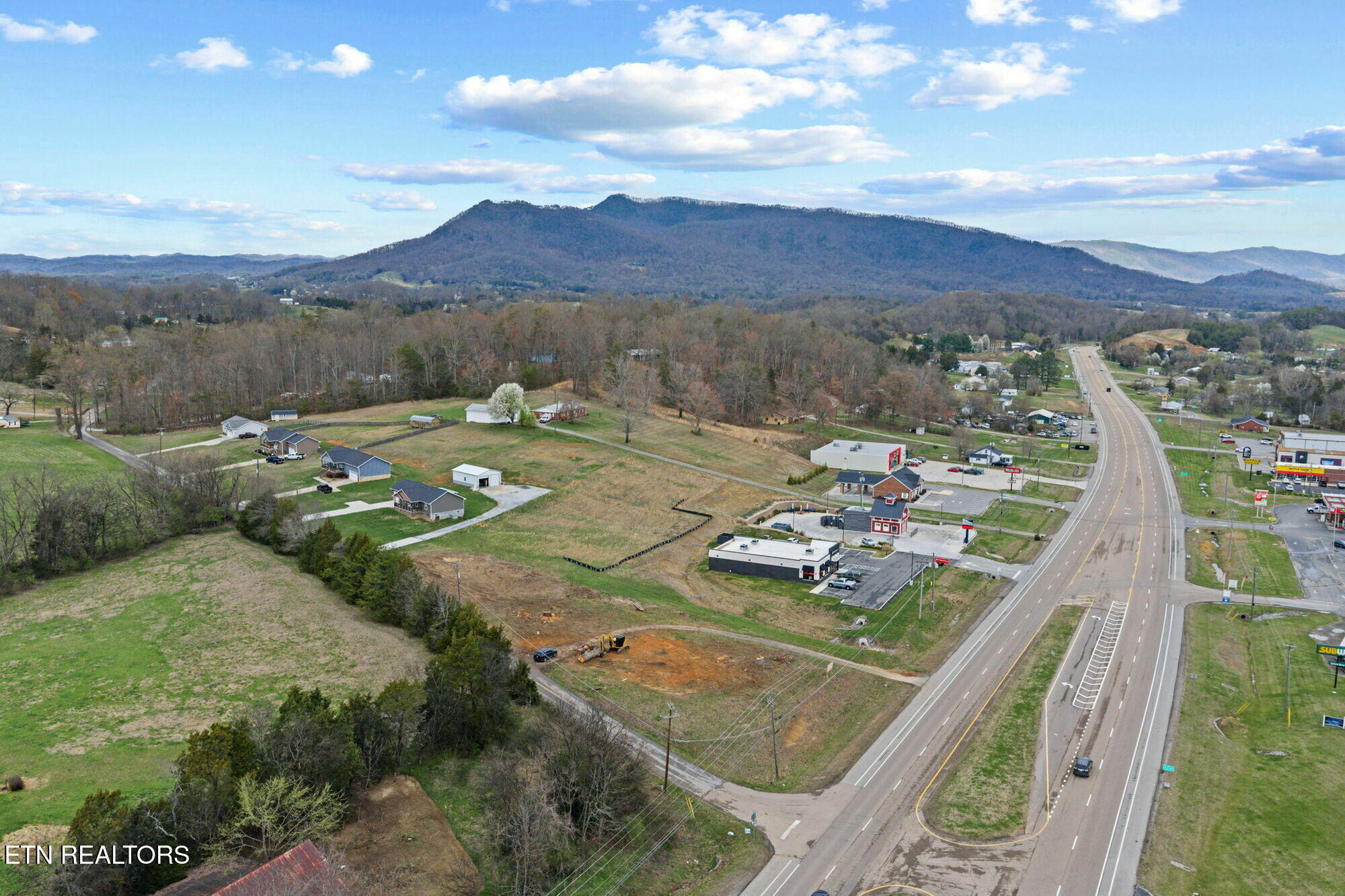 137 Rutledge Pike Blaine, TN 37709 - Photo 6 of 12 2-web-or-mls-137_Rutledge_Pike--11