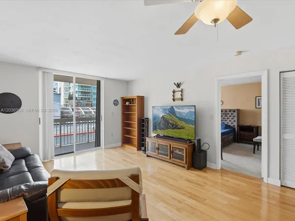 $2,950 | 3588 Collins Avenue, Unit 504, Miami Beach, FL 33140