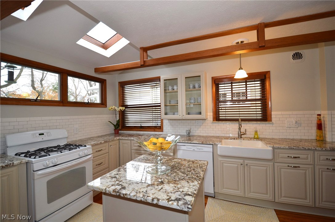 2963 Coleridge Road Cleveland, OH 44118 - Photo 11 of 21