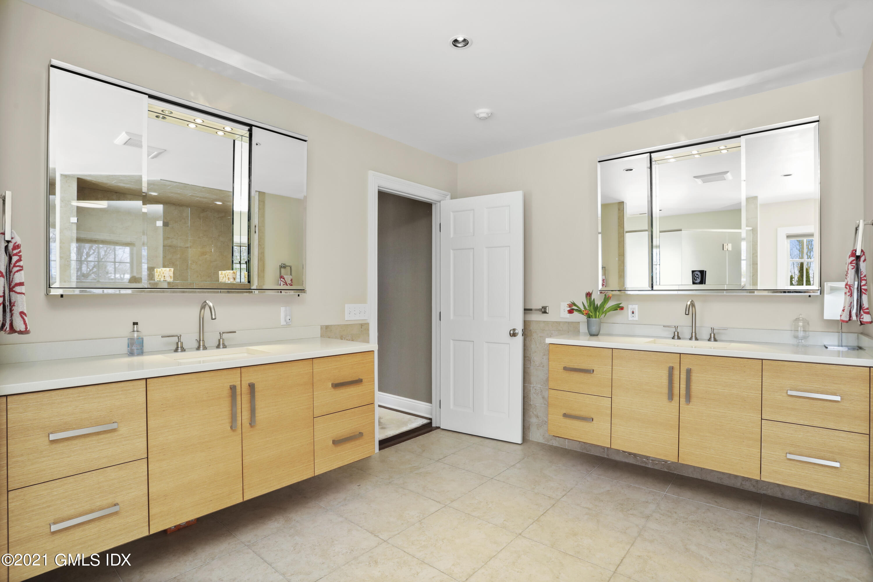 41 Dawn Harbor Lane Riverside, CT 06878 - Photo 15 of 33 a bathroom with double vanity and a mirror