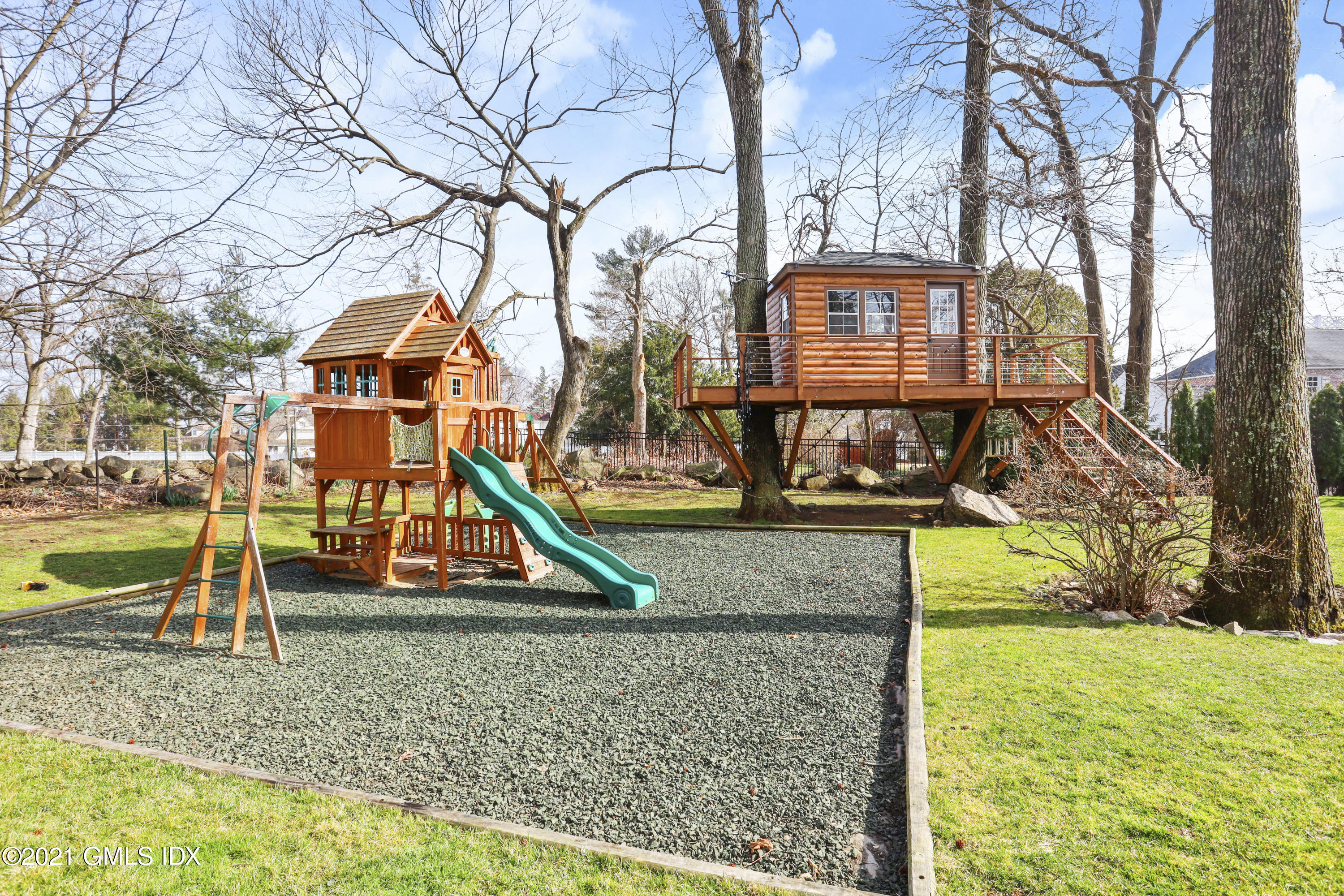 41 Dawn Harbor Lane Riverside, CT 06878 - Photo 30 of 33 a view of outdoor space with garden and entertaining space