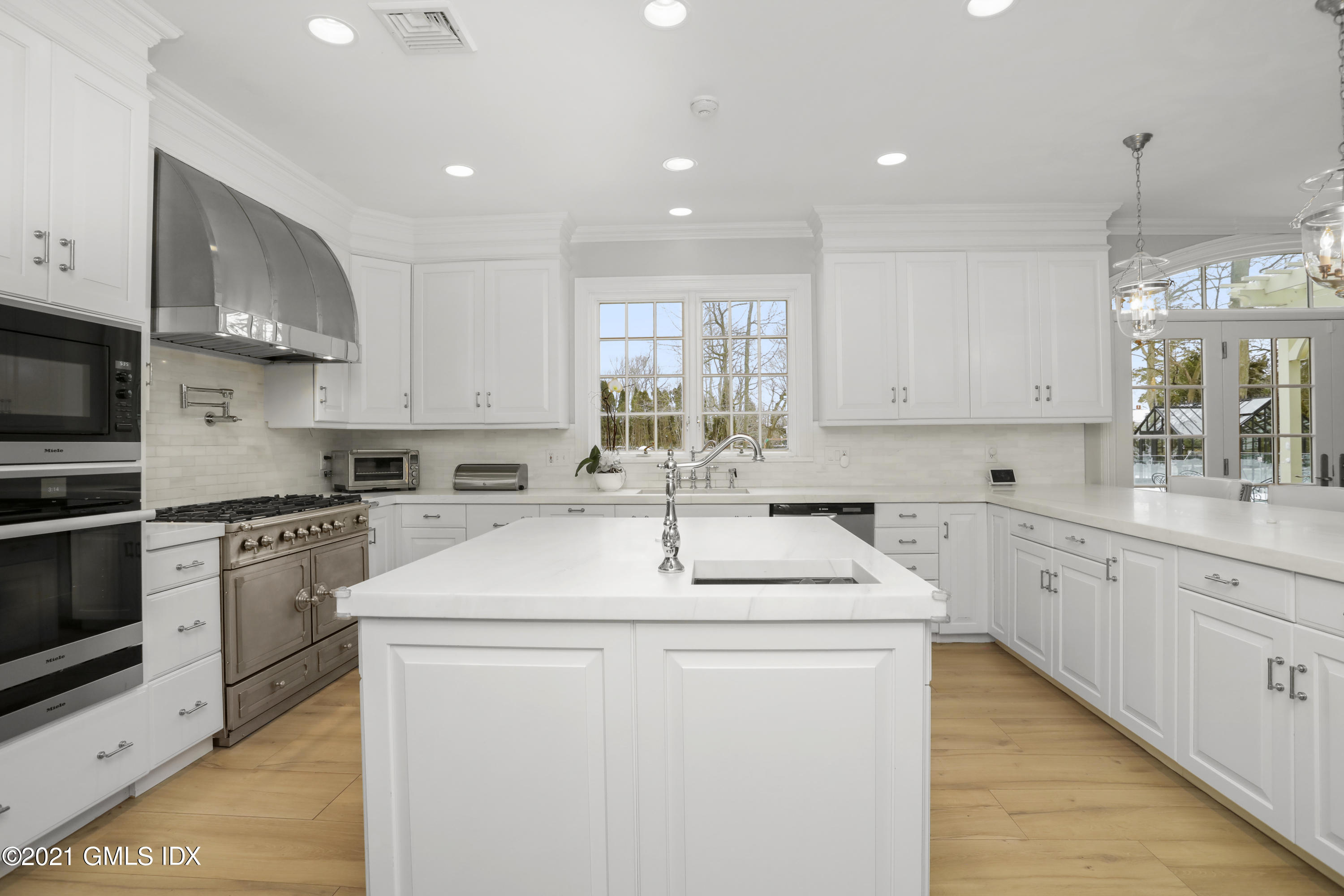 41 Dawn Harbor Lane Riverside, CT 06878 - Photo 3 of 33 a kitchen with appliances a sink and cabinets