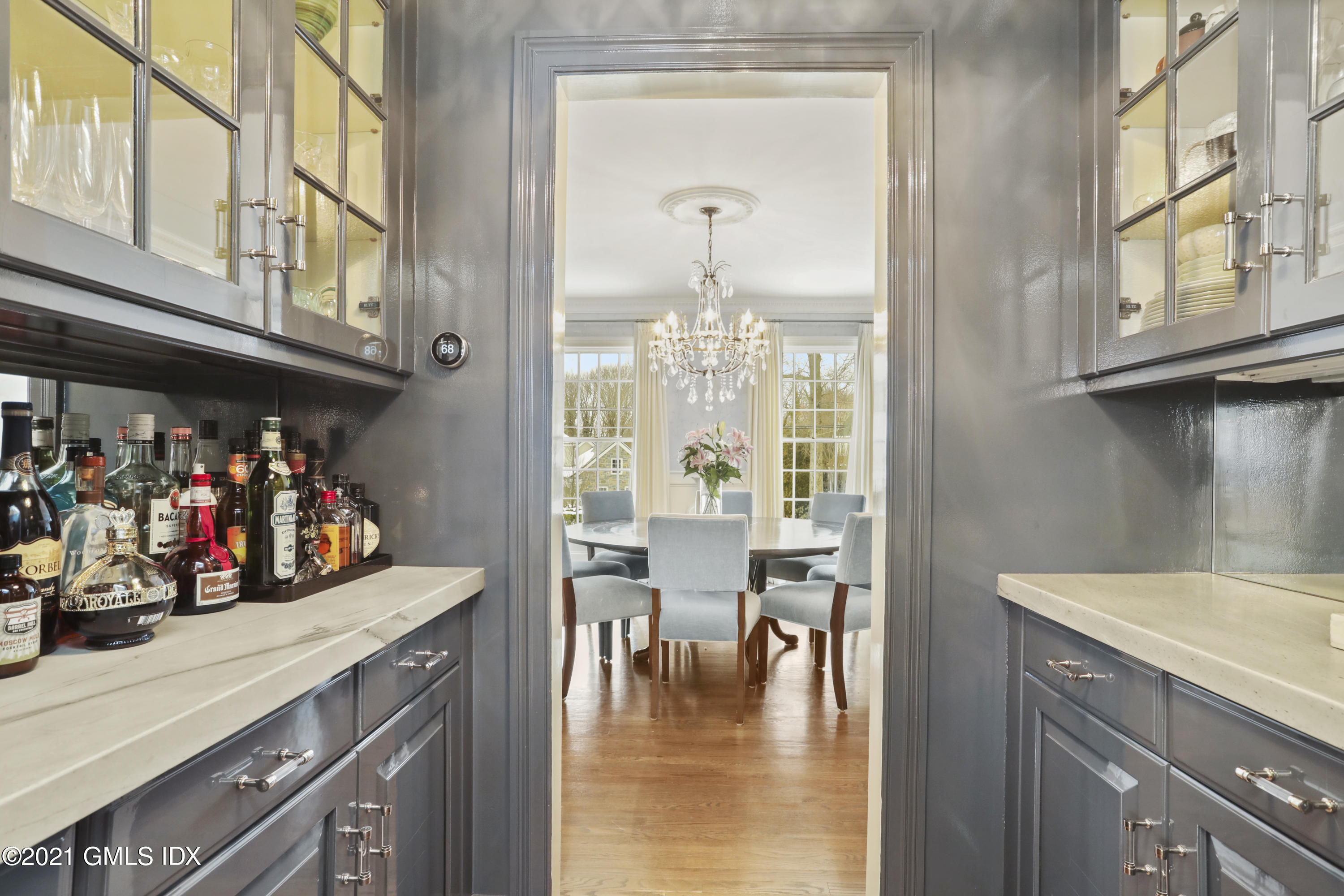 41 Dawn Harbor Lane Riverside, CT 06878 - Photo 8 of 33 a view of a kitchen with living room