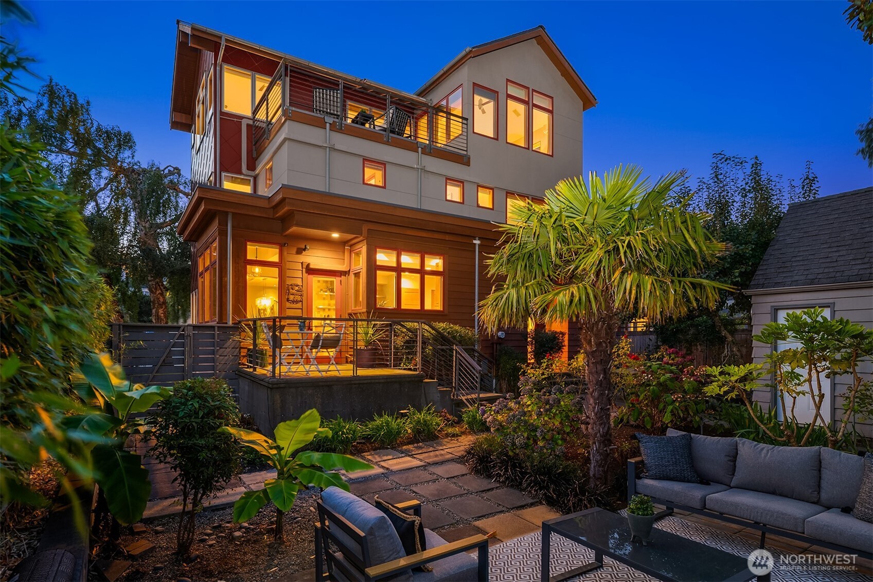 2252 Viewmont Way West Seattle, WA 98199 - Photo 40 of 40 a view of a chairs and table in a patio