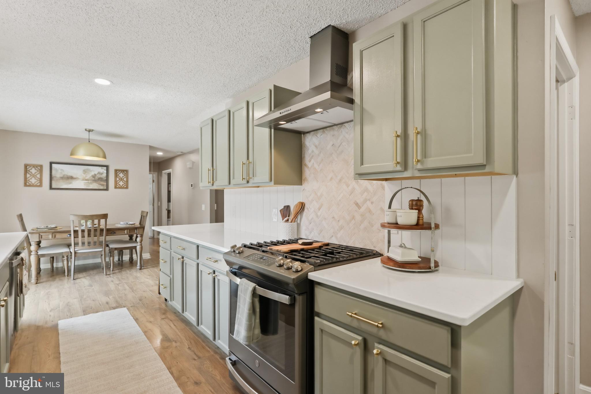 78 Lizzie Mills Road Castleton, VA 22716 - Photo 10 of 53 Incredible counter space