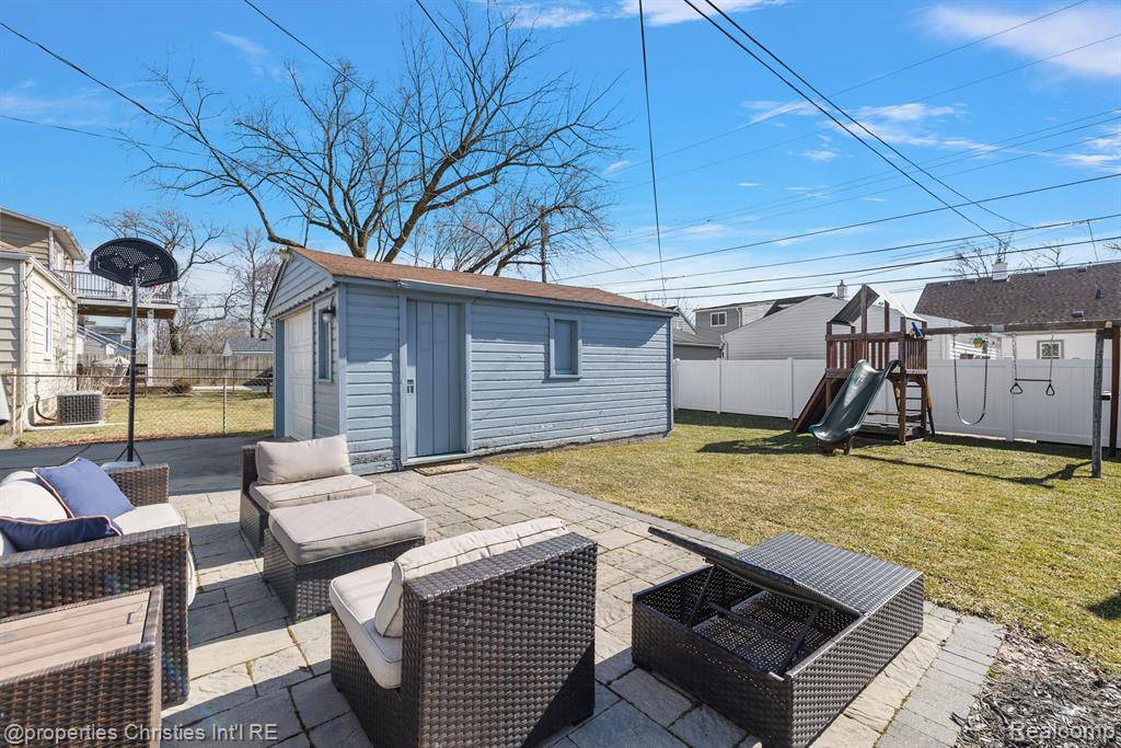 1229 Cambridge Road Berkley, MI 48072 - Photo 9 of 46