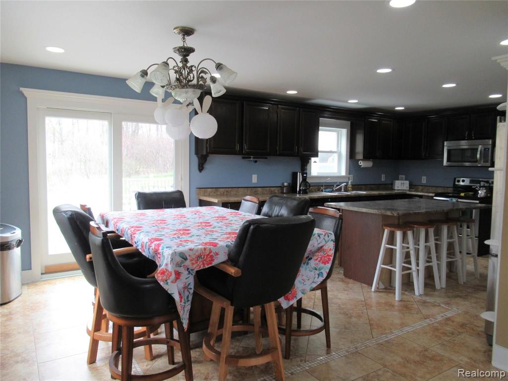 5551 Thomas Road Oxford, MI 48371 - Photo 7 of 38
