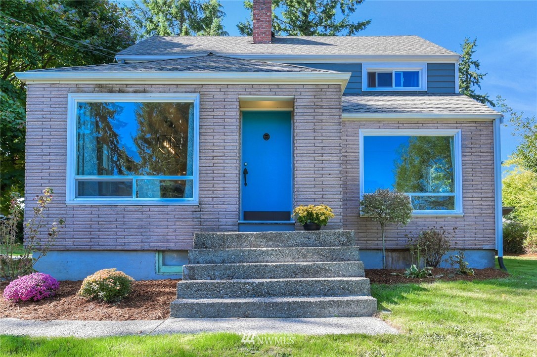 5802 Cady Road Everett, WA 98203 - Photo 2 of 25 a front view of a house with garden