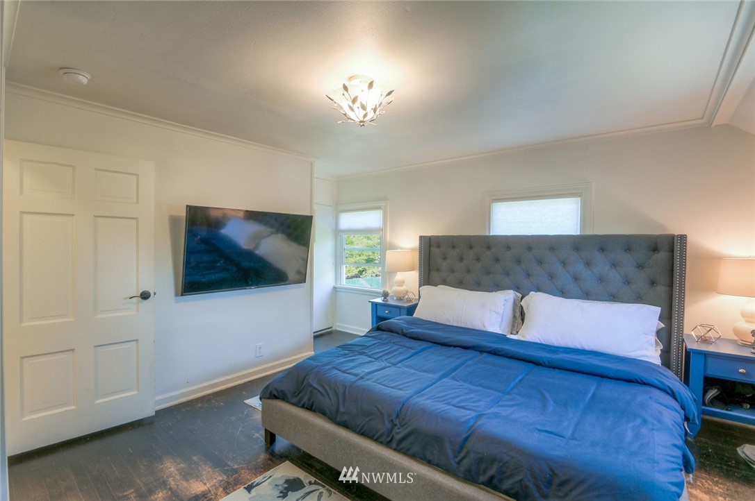 5802 Cady Road Everett, WA 98203 - Photo 13 of 25 a bedroom with a large bed and a flat tv screen on dresser