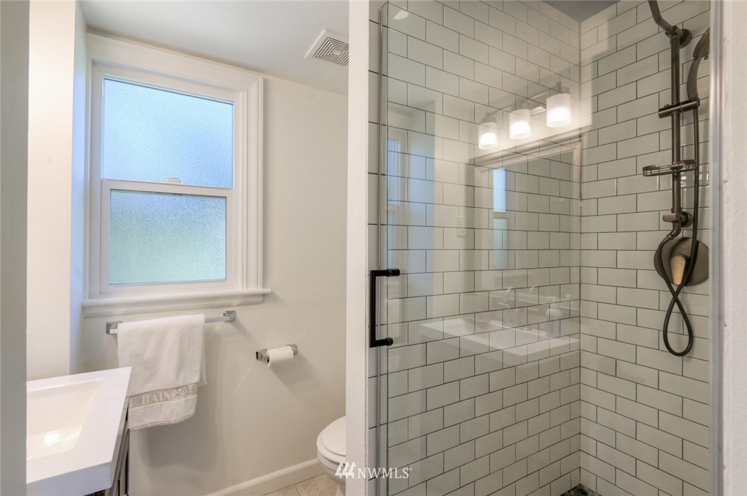 5802 Cady Road Everett, WA 98203 - Photo 18 of 25 a bathroom with a shower