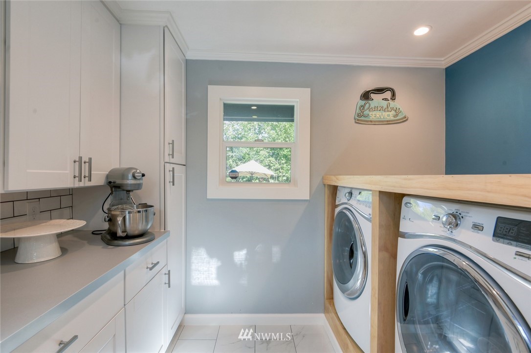 5802 Cady Road Everett, WA 98203 - Photo 19 of 25 a view of washer and dryer with kitchen in the background