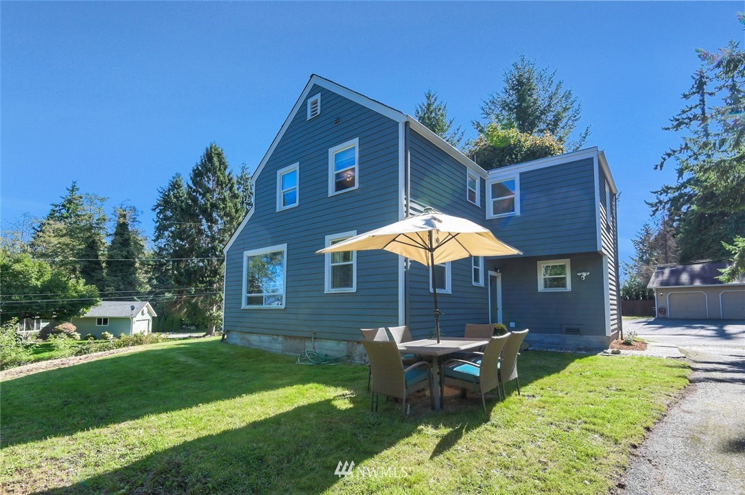 5802 Cady Road Everett, WA 98203 - Photo 24 of 25 a backyard of a house with table and chairs