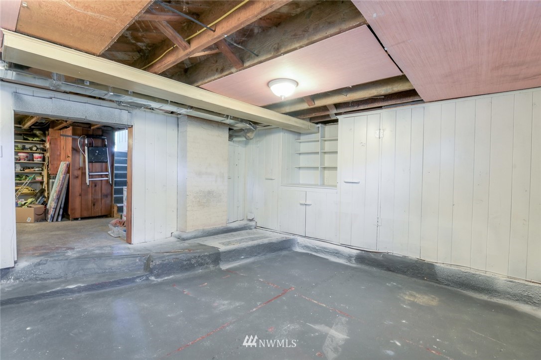 5802 Cady Road Everett, WA 98203 - Photo 25 of 25 an empty room with closet