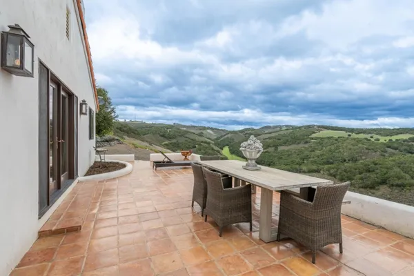 a view of a terrace with sky view