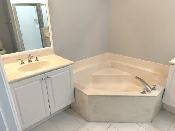 $2,150 | 826 Middleton Drive Southwest, Vero Beach, FL 32962