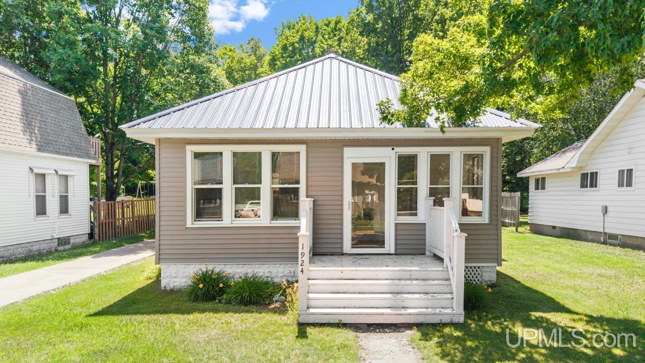 1924 Ledge Street Niagara, WI 54151 - Photo 15 of 21