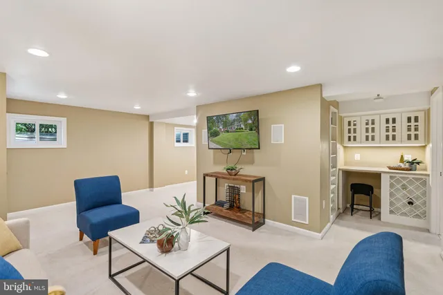 $630,000 | 207 Whitmoor Terrace, Silver Spring, MD 20901