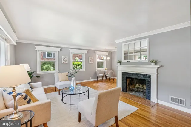 $630,000 | 207 Whitmoor Terrace, Silver Spring, MD 20901