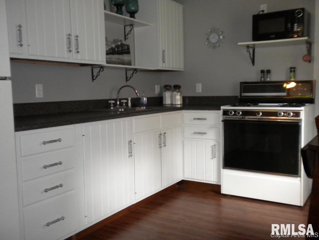 7 Baldwin Road Jacksonville, IL 62650 - Photo 5 of 16 Gallery Image 5