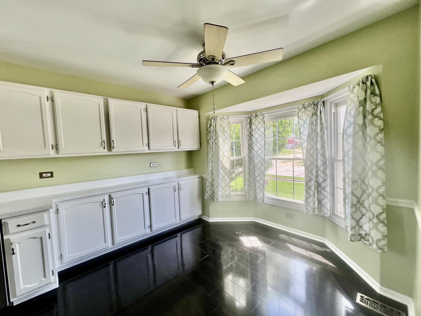 27W280 Churchill Road Winfield, IL 60190 - Photo 8 of 17