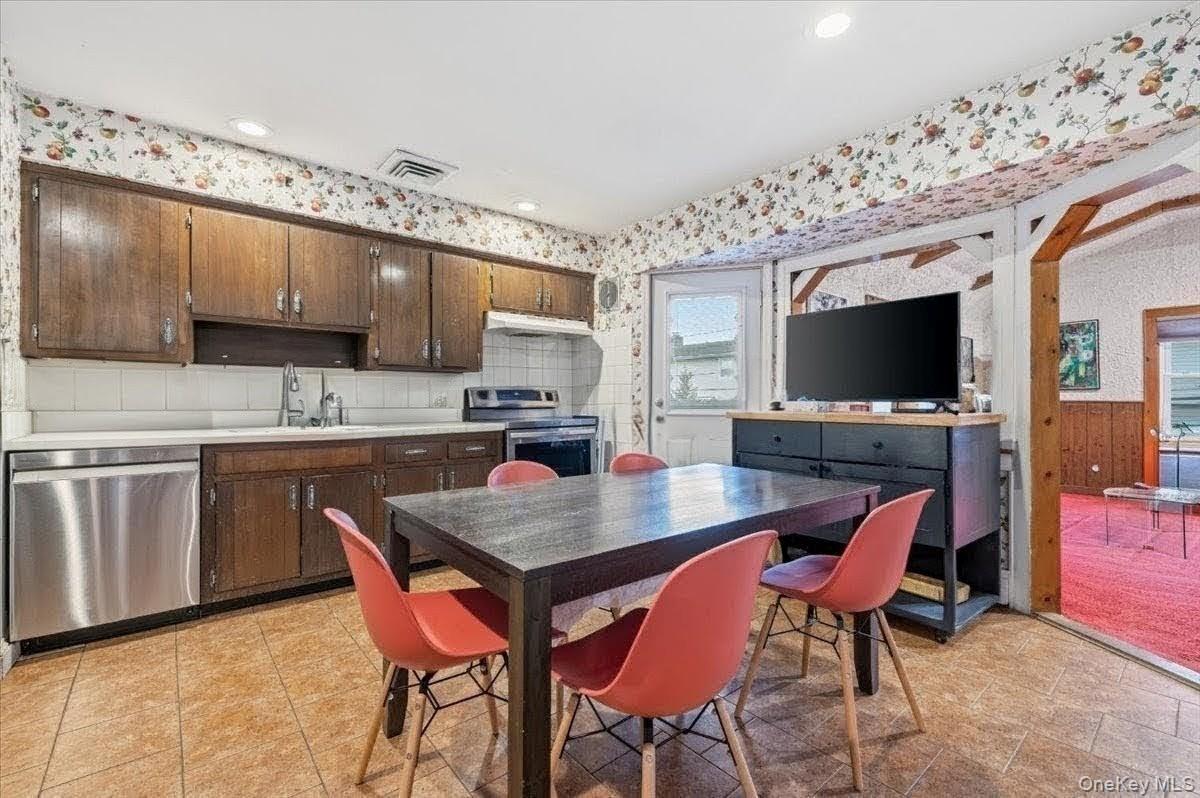 600 Hungry Harbor Road Valley Stream, NY 11581 - Photo 11 of 33