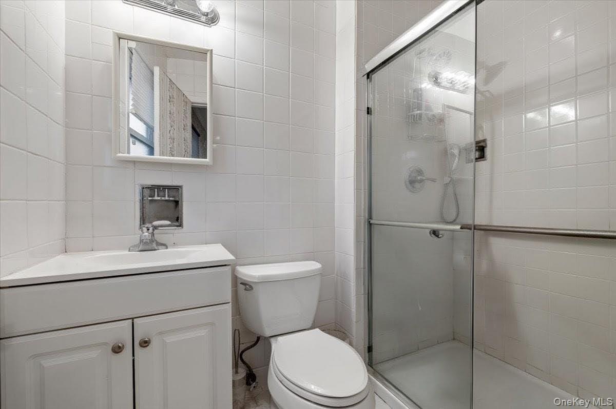 600 Hungry Harbor Road Valley Stream, NY 11581 - Photo 16 of 33