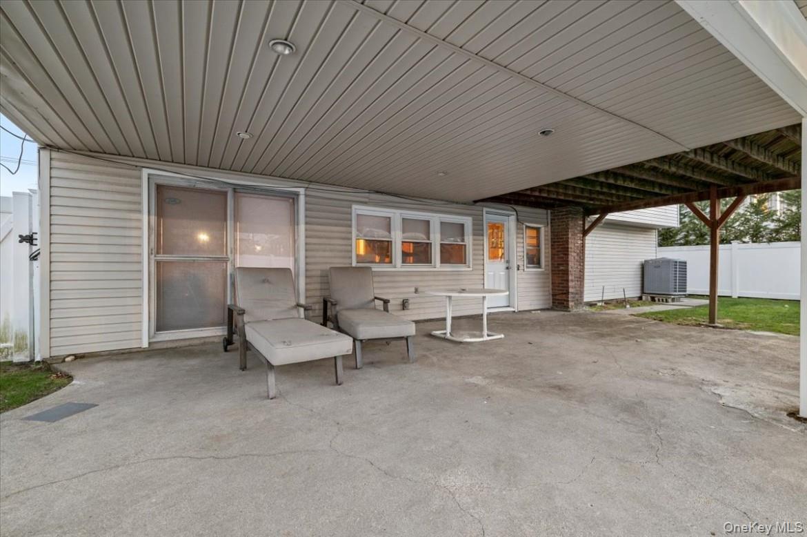 600 Hungry Harbor Road Valley Stream, NY 11581 - Photo 26 of 33