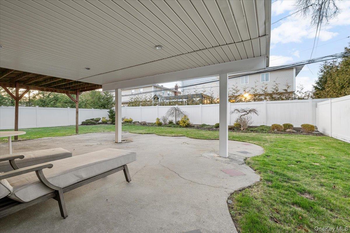 600 Hungry Harbor Road Valley Stream, NY 11581 - Photo 27 of 33