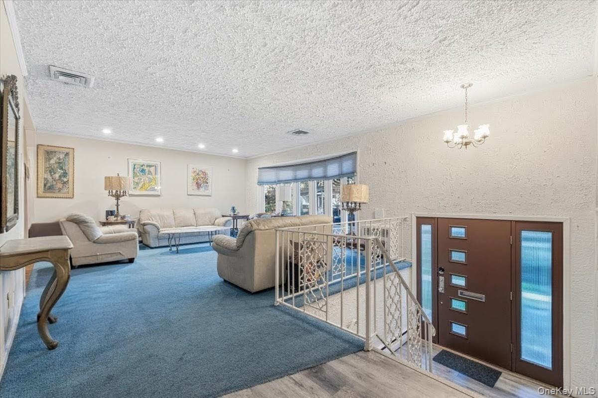 600 Hungry Harbor Road Valley Stream, NY 11581 - Photo 4 of 33