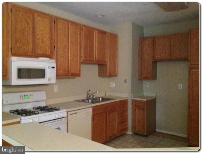 13908 Geoffrey Road Bowie, MD 20720 - Photo 3 of 10 Kitchen