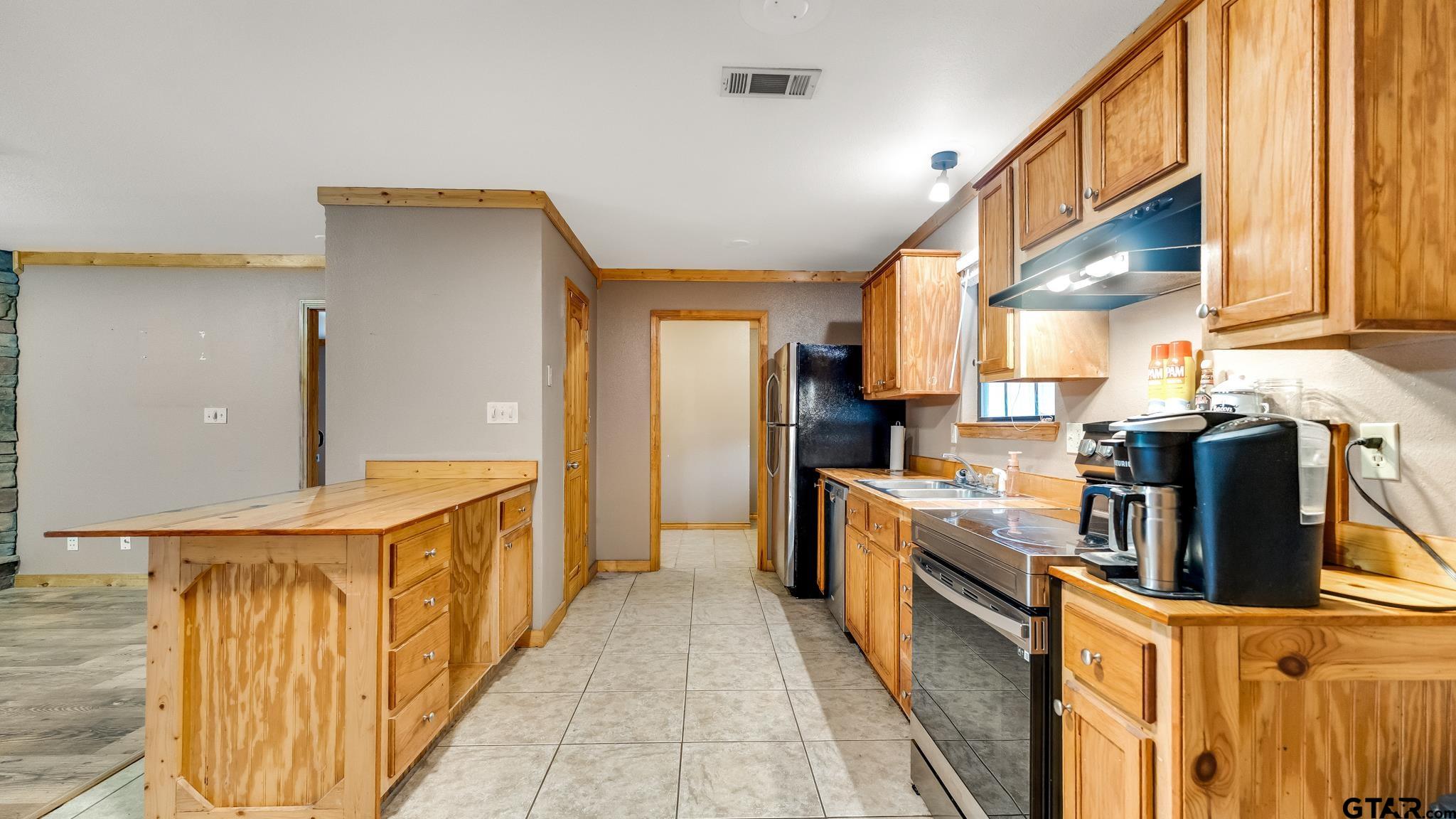 900 Primrose Road Gilmer, TX 75644 - Photo 9 of 38